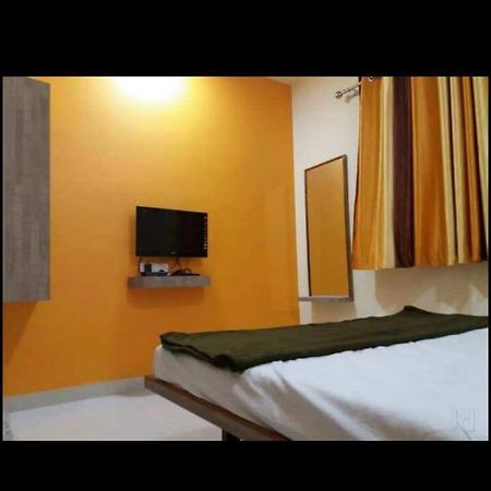 Vrundavan Hotel And Lodging Akalkot Exteriör bild