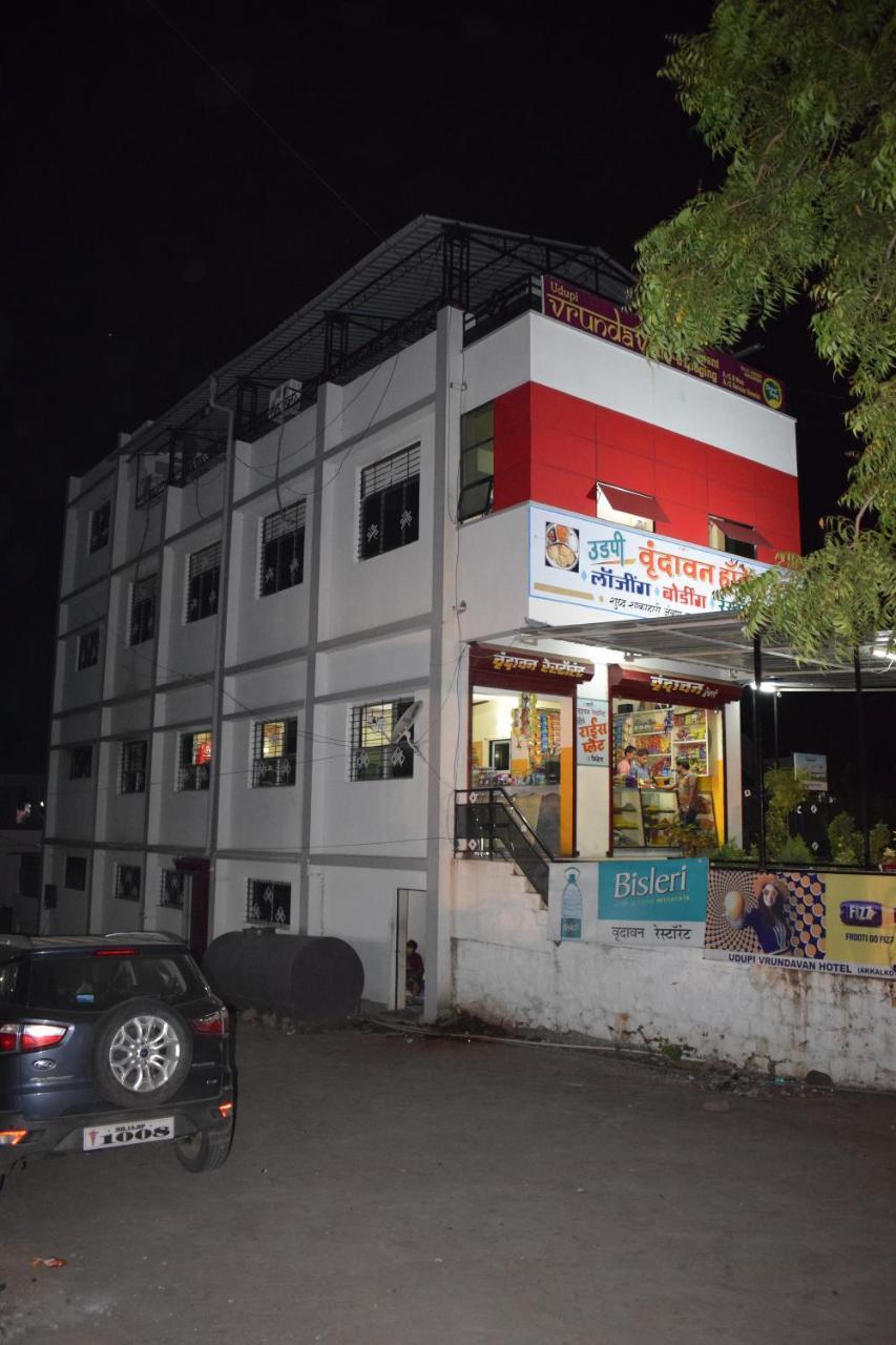 Vrundavan Hotel And Lodging Akalkot Exteriör bild